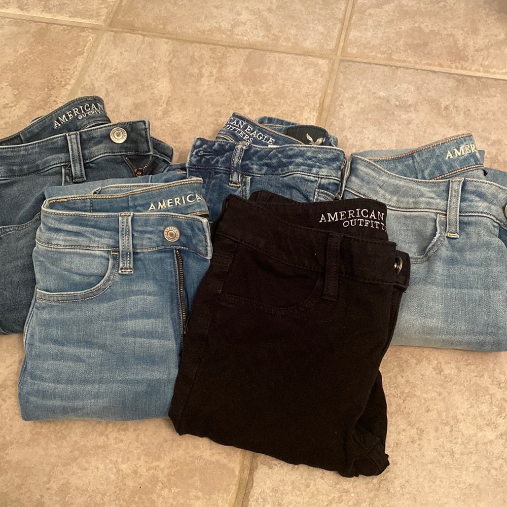 6 PAIRS OF AMERICAN EAGLE JEANS